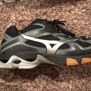 Mizuno volleyball shoes